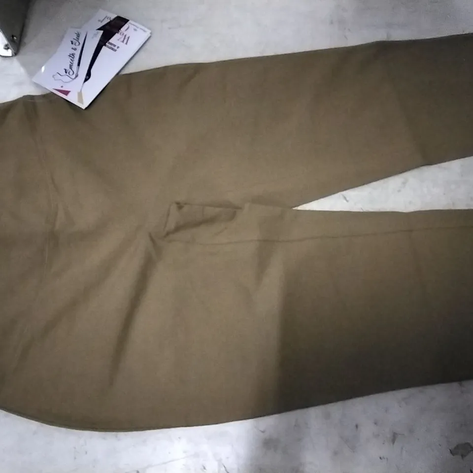 BOX CONTAINING WOMEN WITH CONTROL  GREEN LEGGINGS,  SIZE S , 20 PCS 