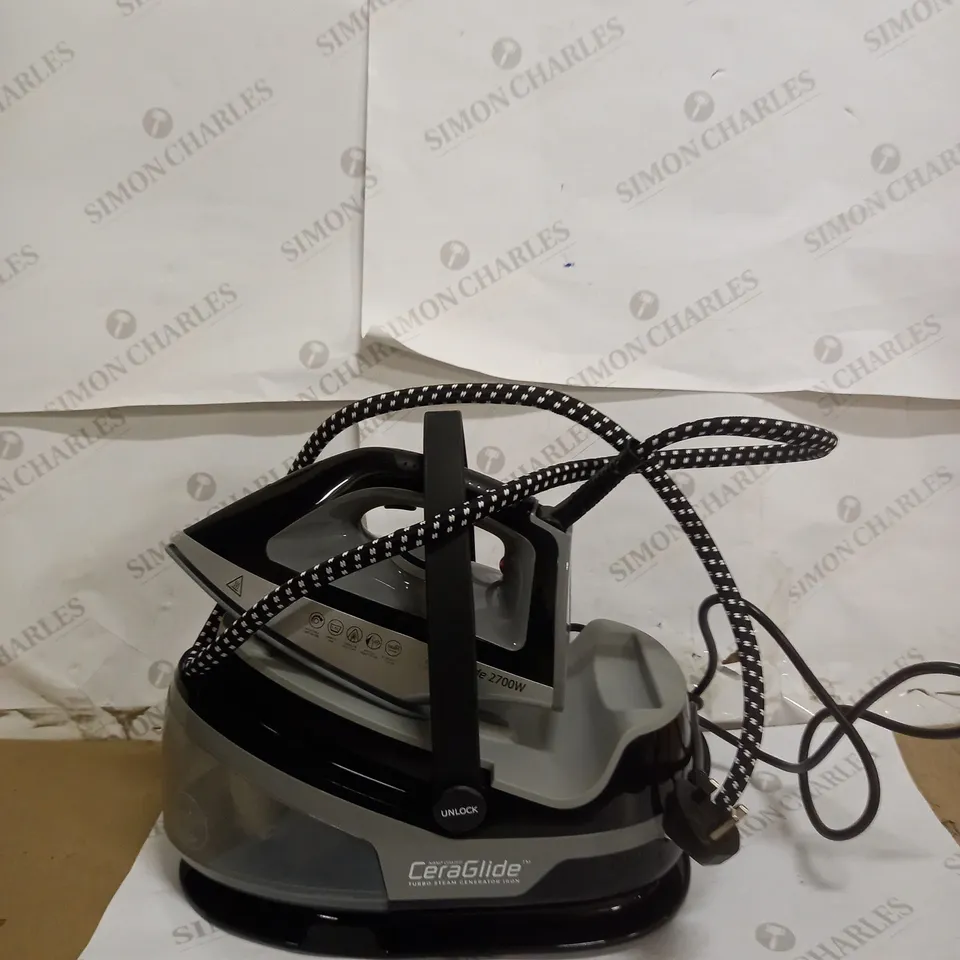 TOWER CERAGLIDE 2700W STEAM GENERATOR IRON