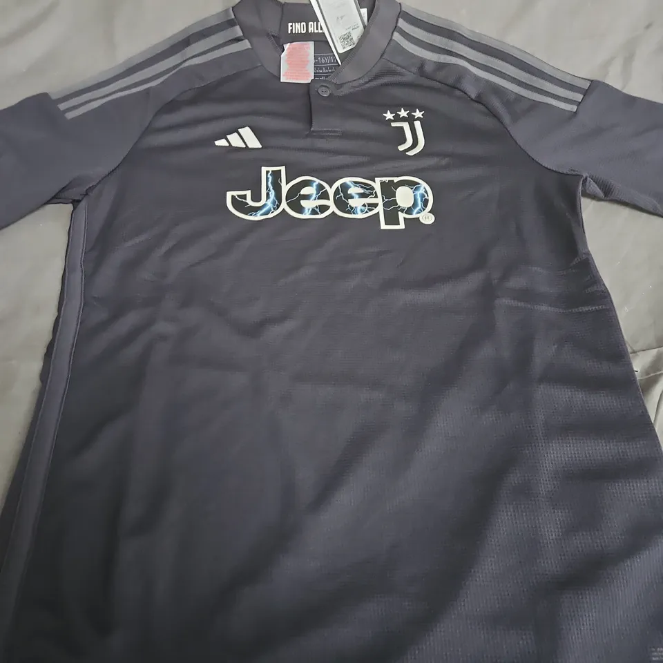 JUVENTUS FC FOOTBALL JERSEY – SIZE 15/16 YRS