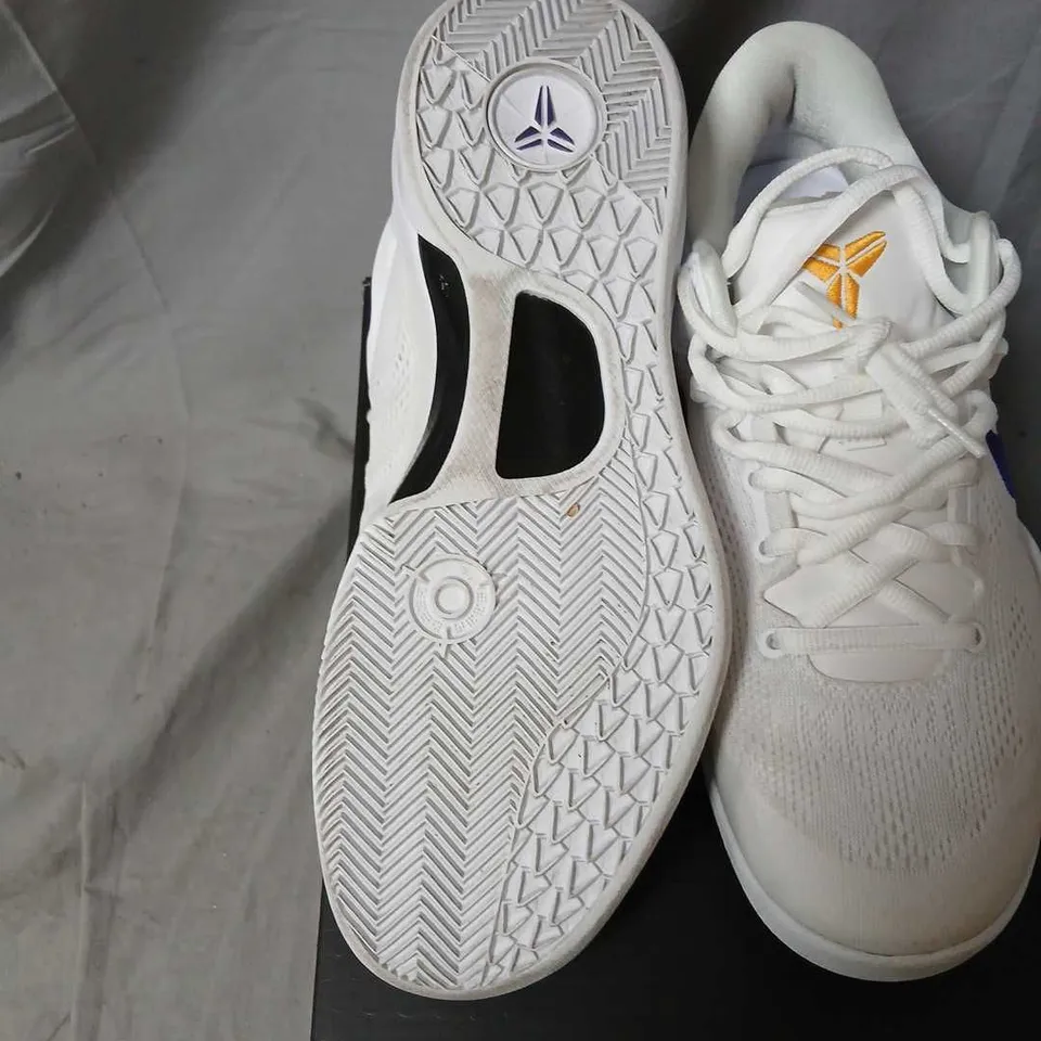 NIKE KOBE VIII PROTRO WHITE/COURT PURPLE – UK 8.5 (US 9.5) MEN'S BASKETBALL SHOES