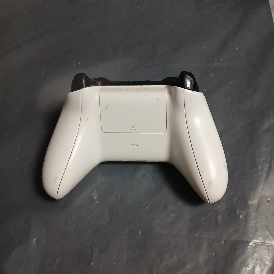 X BOX ONE GAME CONTROLLER