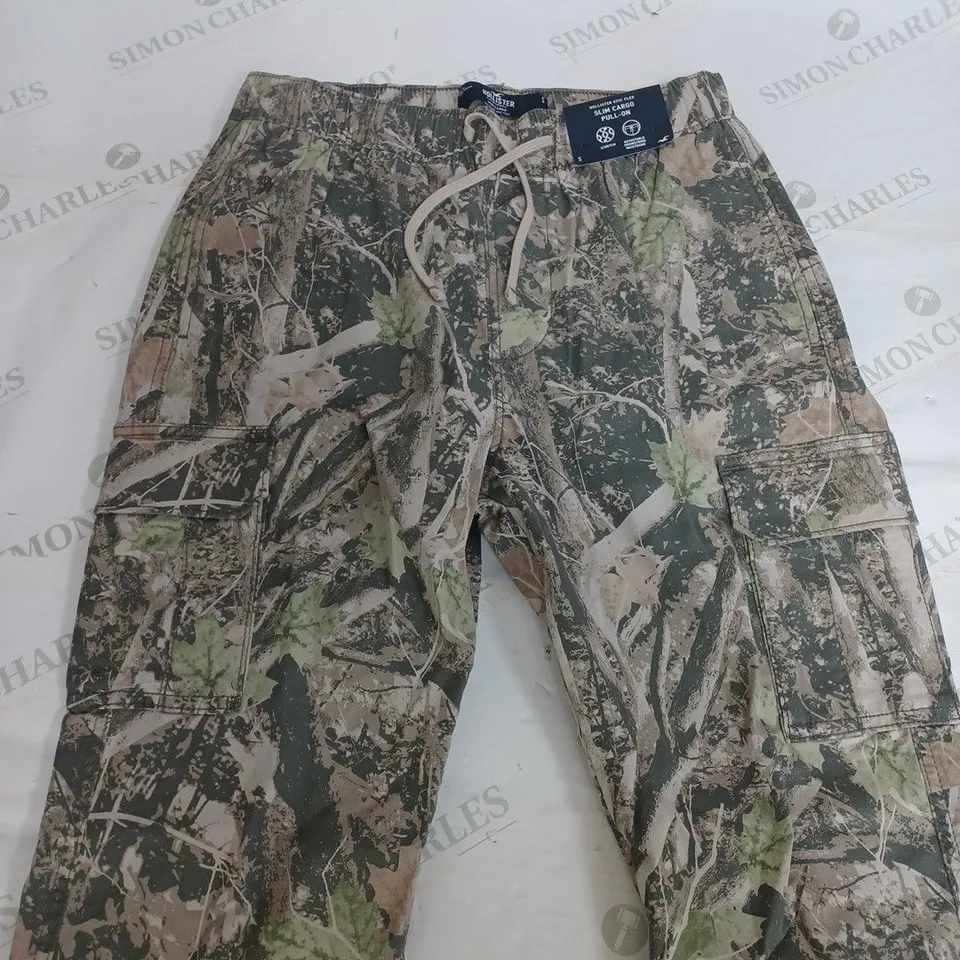 HOLLISTER SLIM PULL ON CARGOS IN CAMO - SMALL