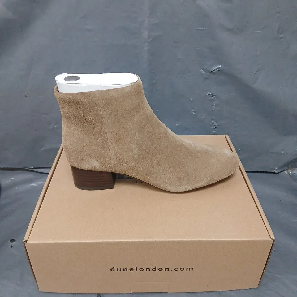 BOXED PAIR OF DUNE LONDON PERRIE LOW BLOCK BOOTS - 5