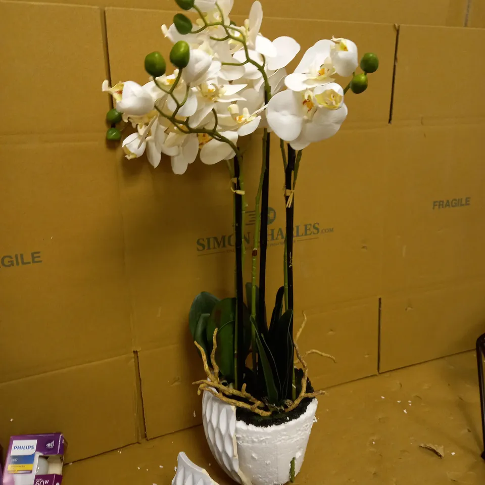 BOX OF MISCELLANEOUS LIGHTING & DECORATIVE ITEMS INCL, PHILIPS LIGHTBULBS & FAUX ORCHID