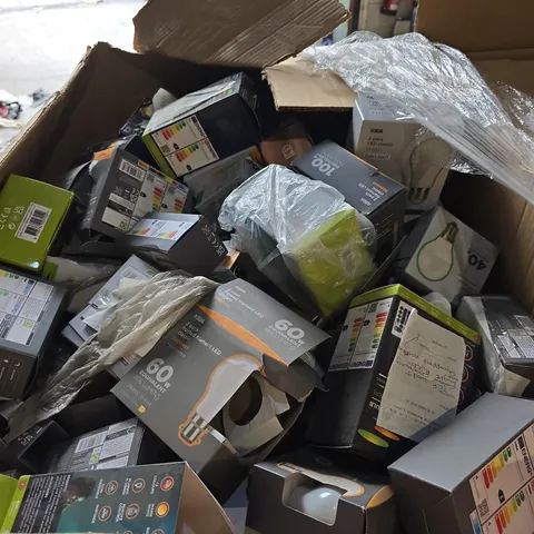 PALLET OF 4 BOXES CONTAINING LARGE QUANTITY OF ASSORTED LIGHT BULBS 