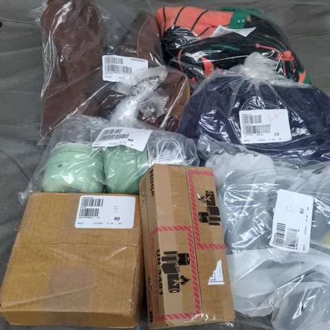 APPROXIMATELY 15 ASSORTED ITEMS TO INCLUDE NINJA THERMOMETER, MALISSA J DRESS, COOKS ESSENTIALS MINI BLENDER, ETC