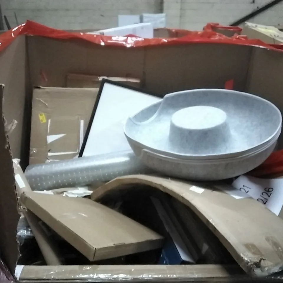 PALLET OF HOUSEHOLD ITEMS TO INCLUDE PICTURE FRAMES, GOLF PUTTING MAT, SAFE DARTS,RUG AND OTHER ASSORTED ITEMS...