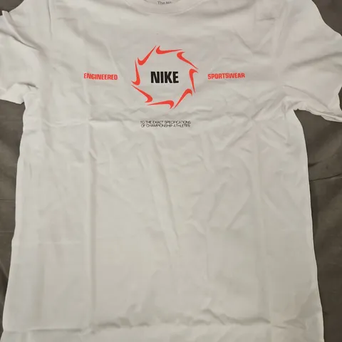 NIKE CREW NECK T-SHIRT IN WHITE SIZE SMALL