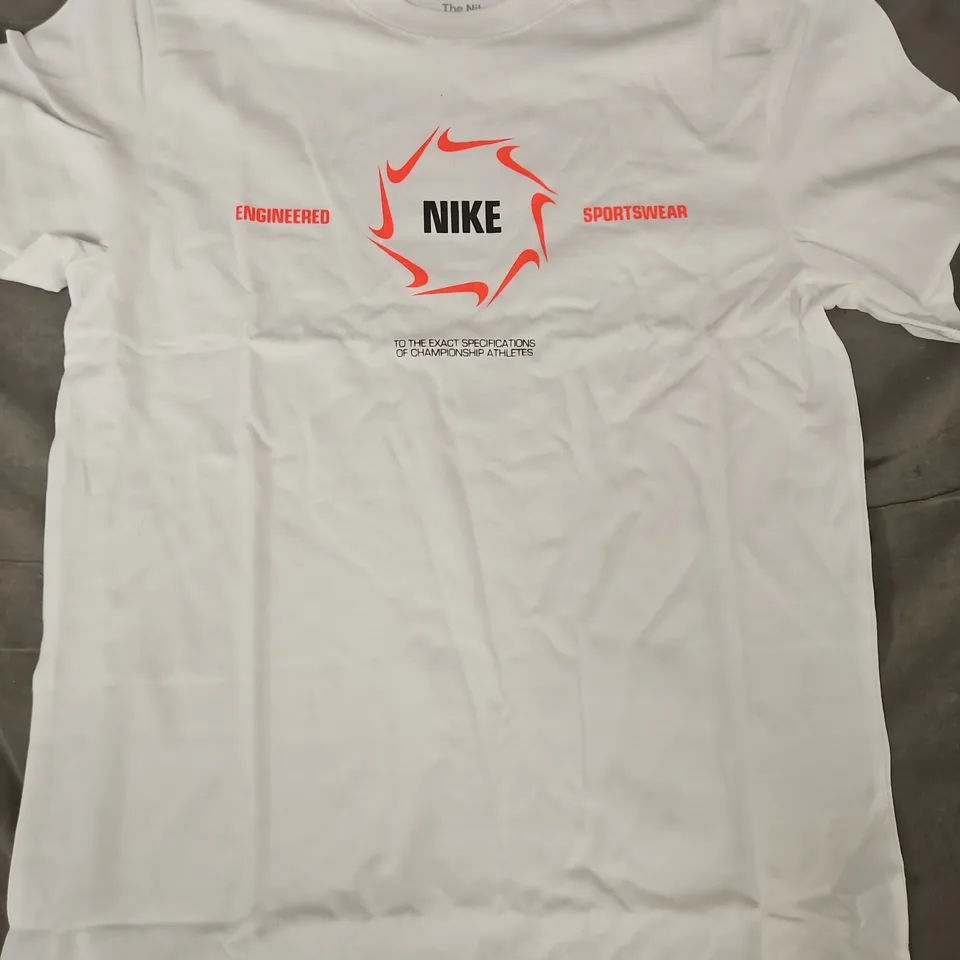 NIKE CREW NECK T-SHIRT IN WHITE SIZE SMALL