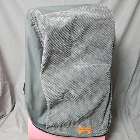 GREY PLUSH PET ACCESSORIE