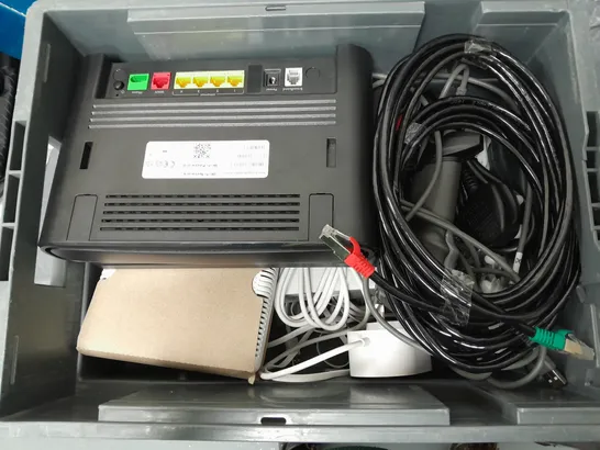 Lot 9359: APPROXIMATELY 6 ASSORTED HOUSEHOLD ITEMS TO INCLUDE ROUTERS ...