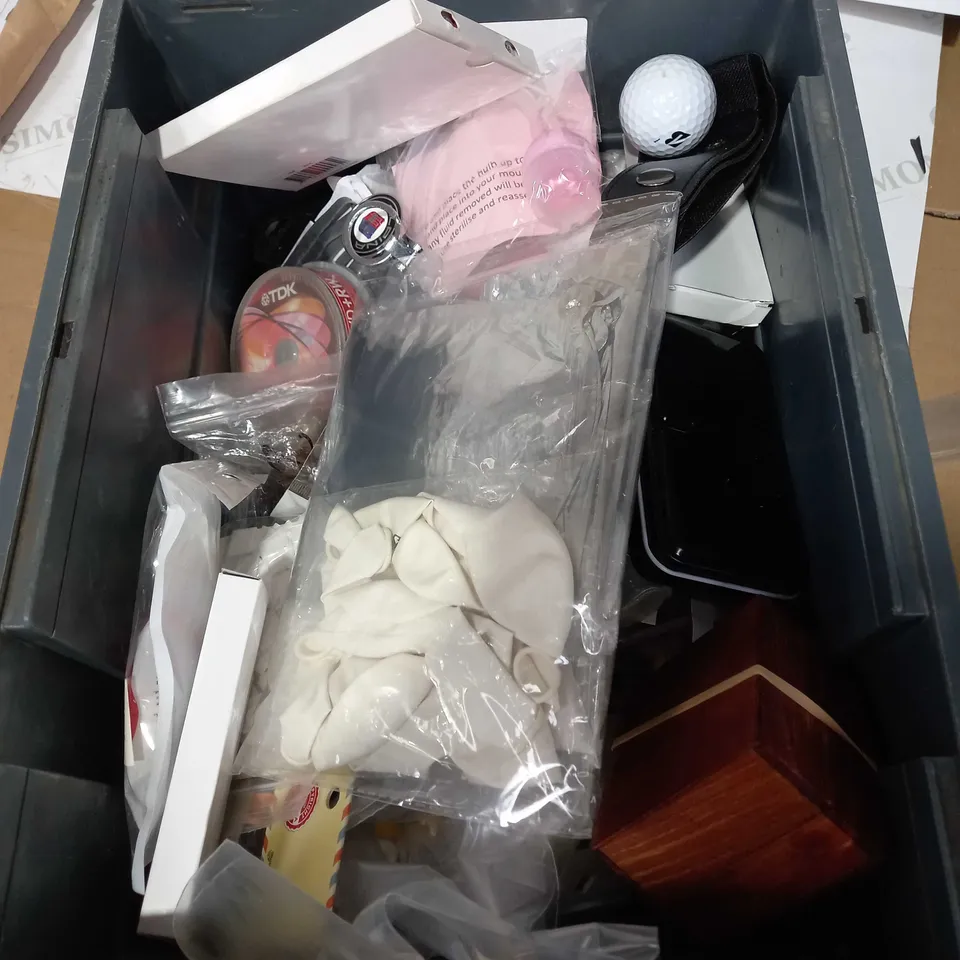 BOX OF APPROX 30 ASSORTED ITEMS TO INCLUDE - ACTIVATED CHARCOAL, RECHARGABLE KEYCHAIN LIGHT, DENTAL POD ETC