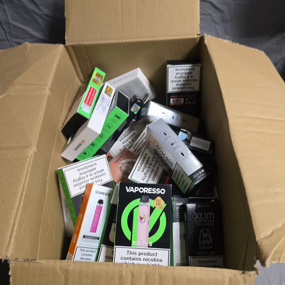 LOT OF APPROXIMATELY 15 ASSORTED VAPING ITEMS TO INCLUDE VAPORESSO/SONDER/ASPIRE