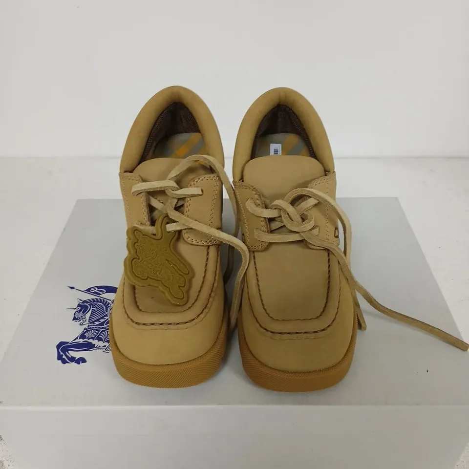 BURBERRY CREEPER LACE-UP SHOES – MANILLA, UK 7 (EU 40)