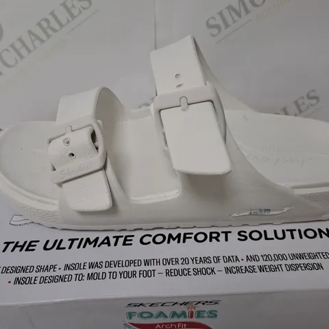 BOXED PAIR OF SKECHERS ARCH FIT FOAMIES SLIDE SANDALS IN WHITE SIZE 5