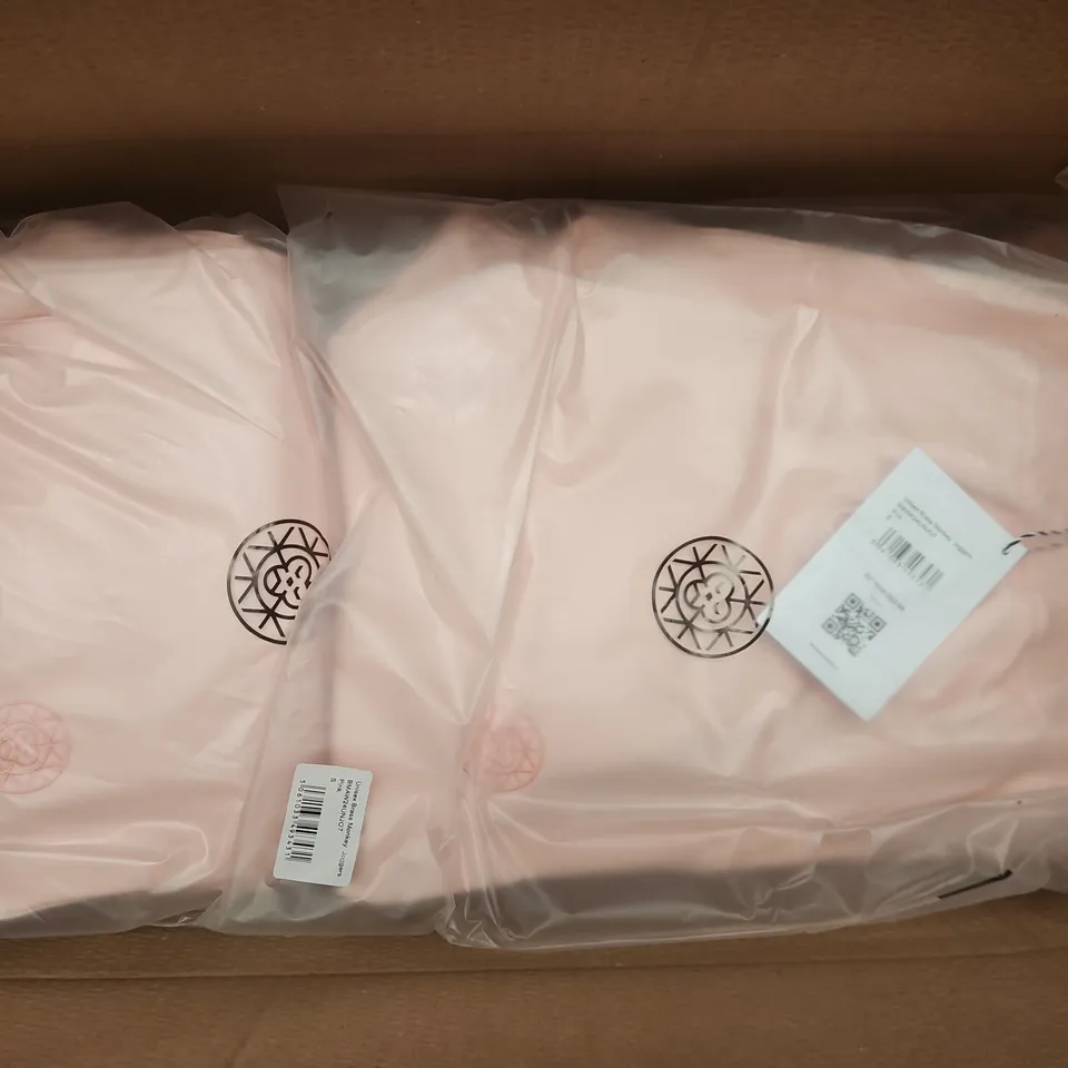 APPROXIMATELY 20 ASSORTED BAGGED CLOTHING ITEMS IN VARIOUS SIZES TO INCLUDE UNISEX GET YOUR COLD ON JOGGERS IN CLAY & UNISEX BRASS MONKEY JOGGERS IN PINK