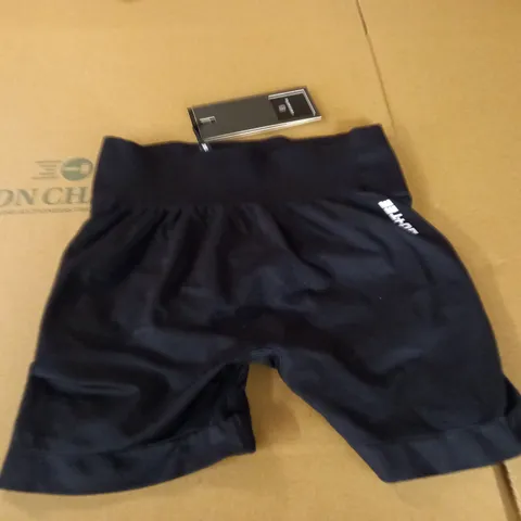 BO+TEE BLACK SHORTS - S
