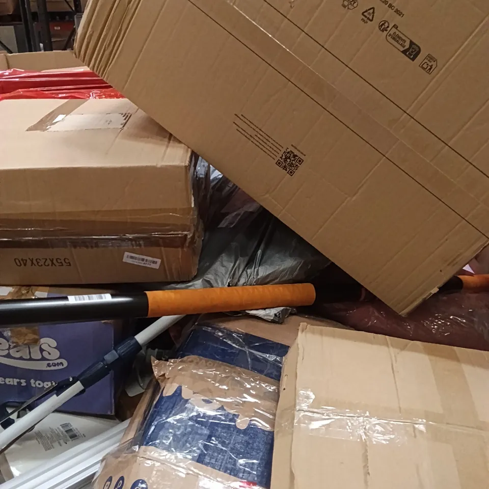 PALLET OF ASSORTED ITEMS INCLUDING - STEAM CLEANER, BLIND