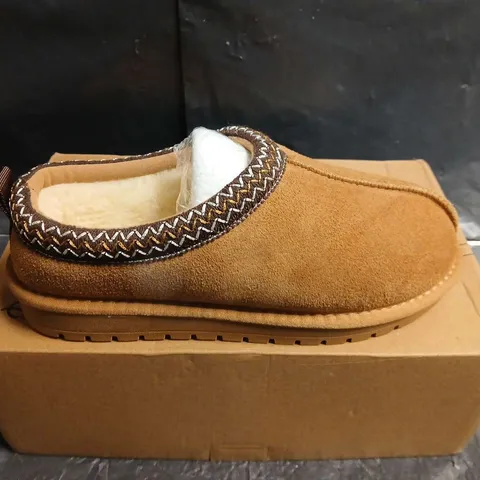 BROWN SUEDE SLIPPERS WITH SHEARLING LINING – UK 6.5 (EU 39)