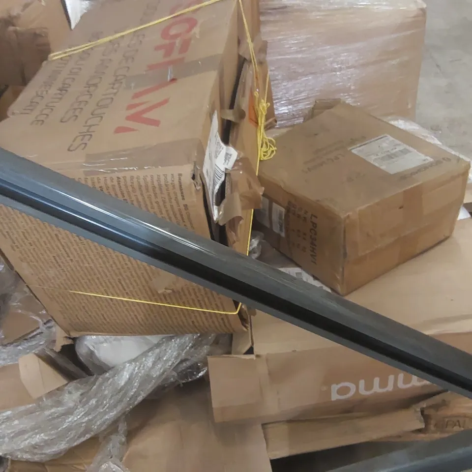 PALLET CONTAINING ASSORTED ITEMS INCLUDING EMMA DUVETS ECT