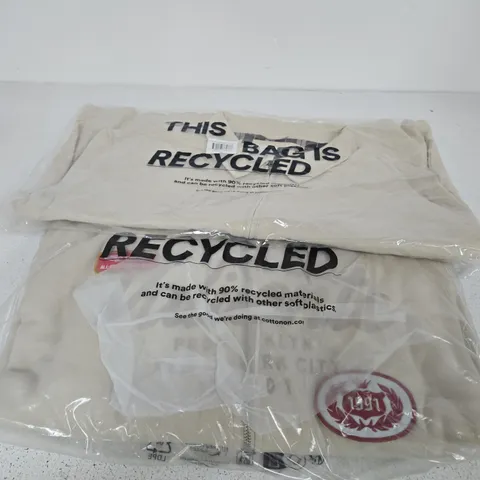 APPROXIMATELY 10 ASSORTED CLOTHING ITEMS IN VARIOUS STYLES