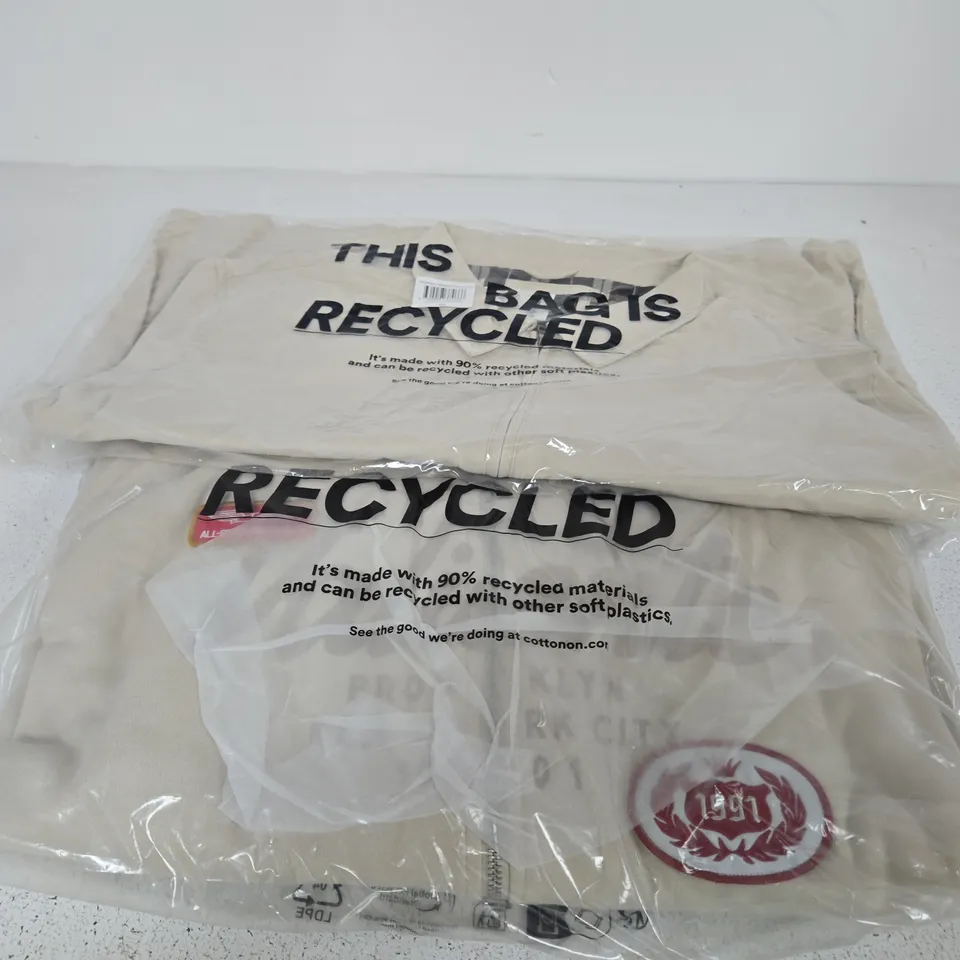 APPROXIMATELY 10 ASSORTED CLOTHING ITEMS IN VARIOUS STYLES