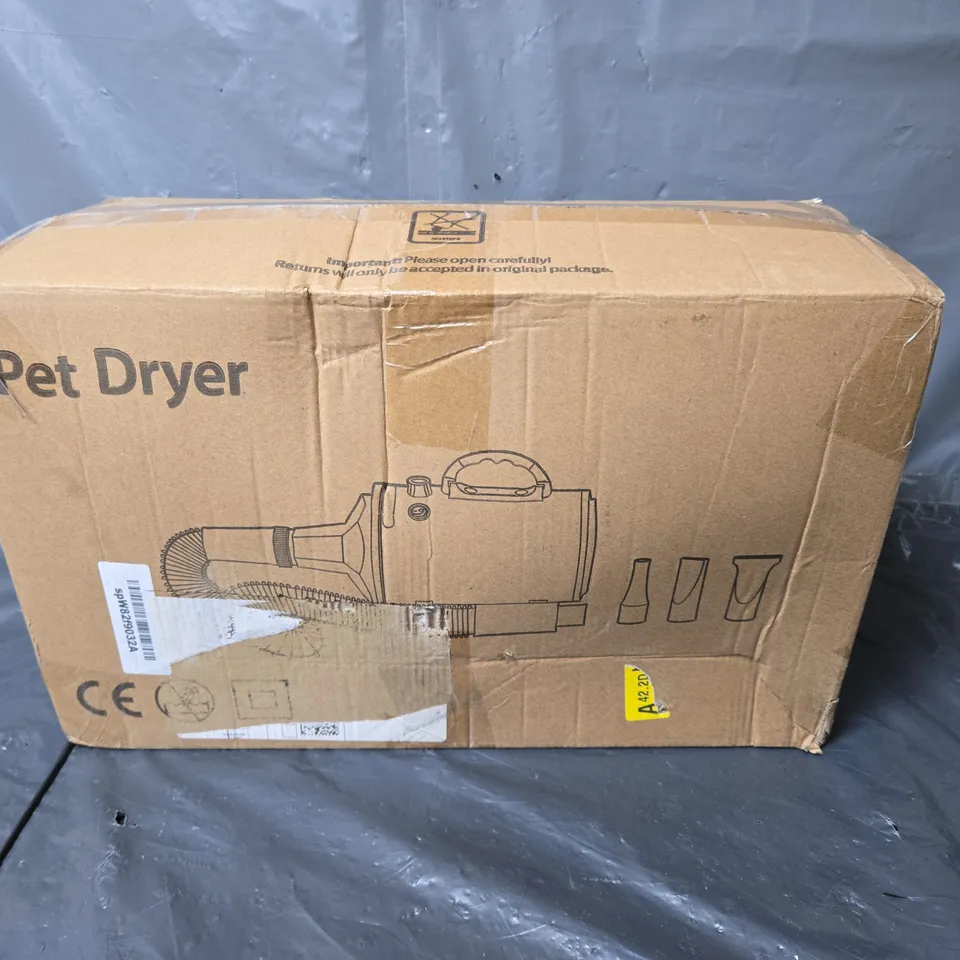 BOXED UNBRANDED PET DRYER IN BLUE