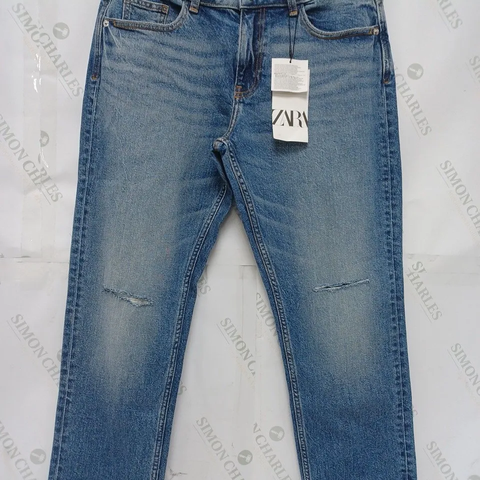 ZARA RELAXED FIT LOW RISE RELAXED LEG KNEE RIP JEANS IN BLUE - EU 38