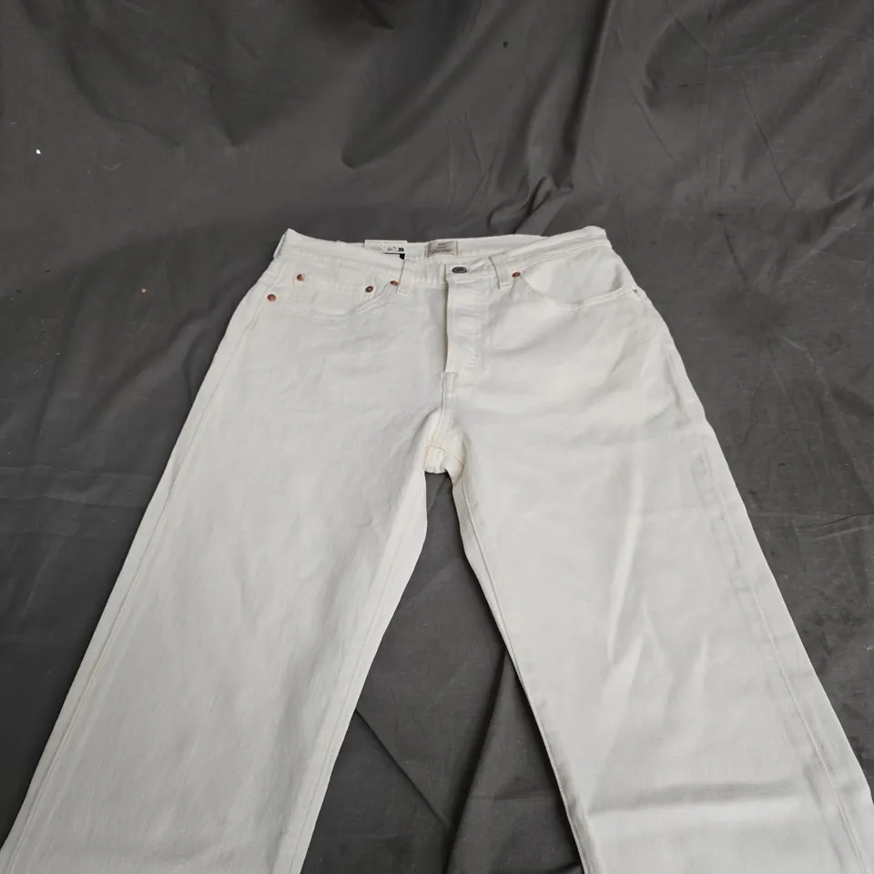 LEVI'S 501 CROPPED JEANS – WHITE DENIM – SIZE 30 X 26 – PREMIUM (SAN FRANCISCO)