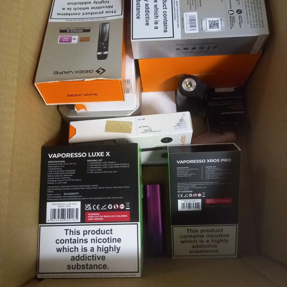 APPROXIMATELY 20 VAPES & E-CIGARETTES TO INCLUDE - VOOPOO ARGUS G2 - OXVA XLIM - GEEKVAPE WENAX Q - ETC