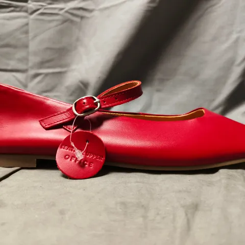 BOXED PAIR OF OFFICE SHOES IN RED SIZE EU 40