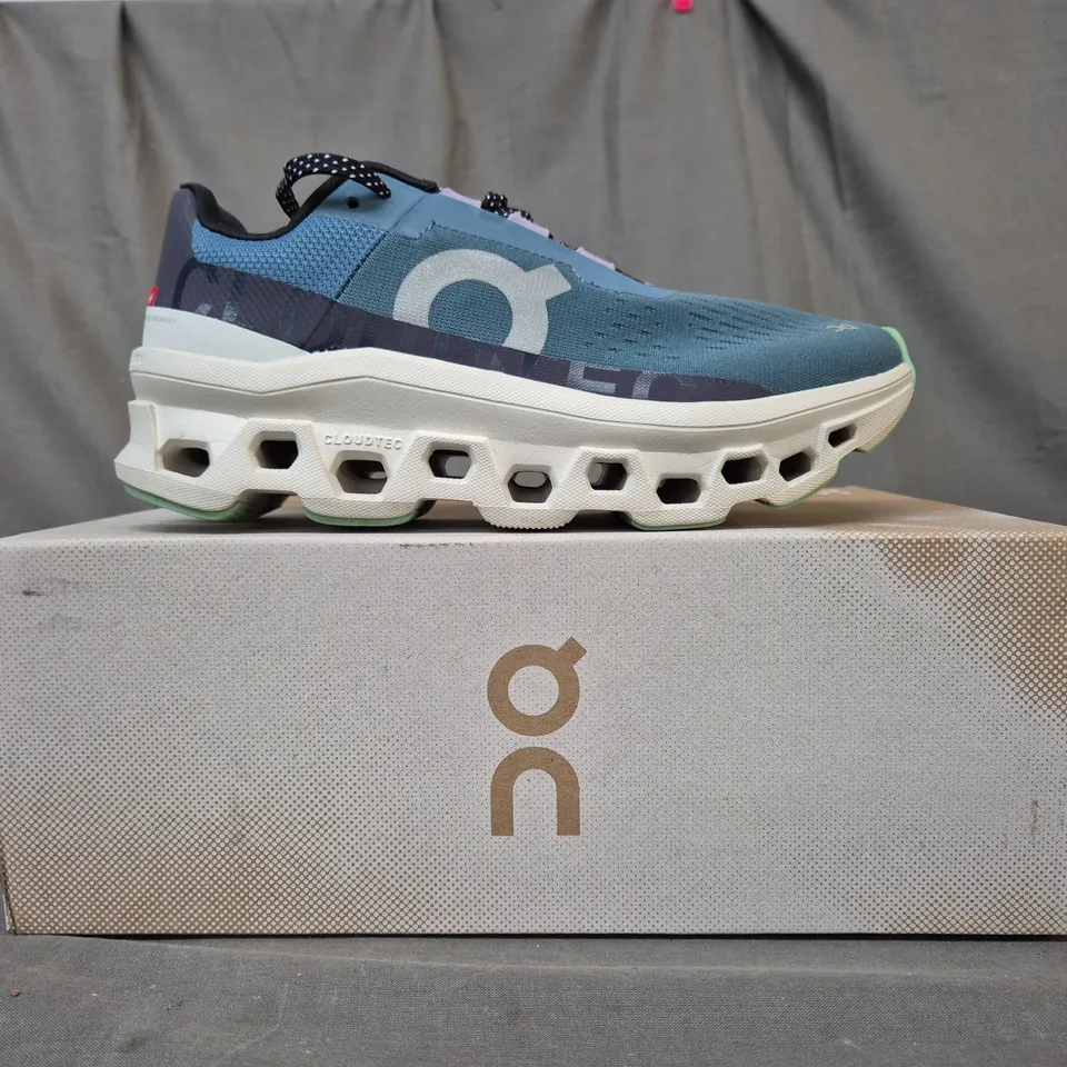 BOXED PAIR OF ON CLOUDMONSTER SHOES IN DUST/VAPOR UK SIZE 4.5