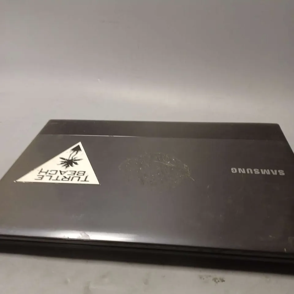 SAMSUNG NP3530 LAPTOP 