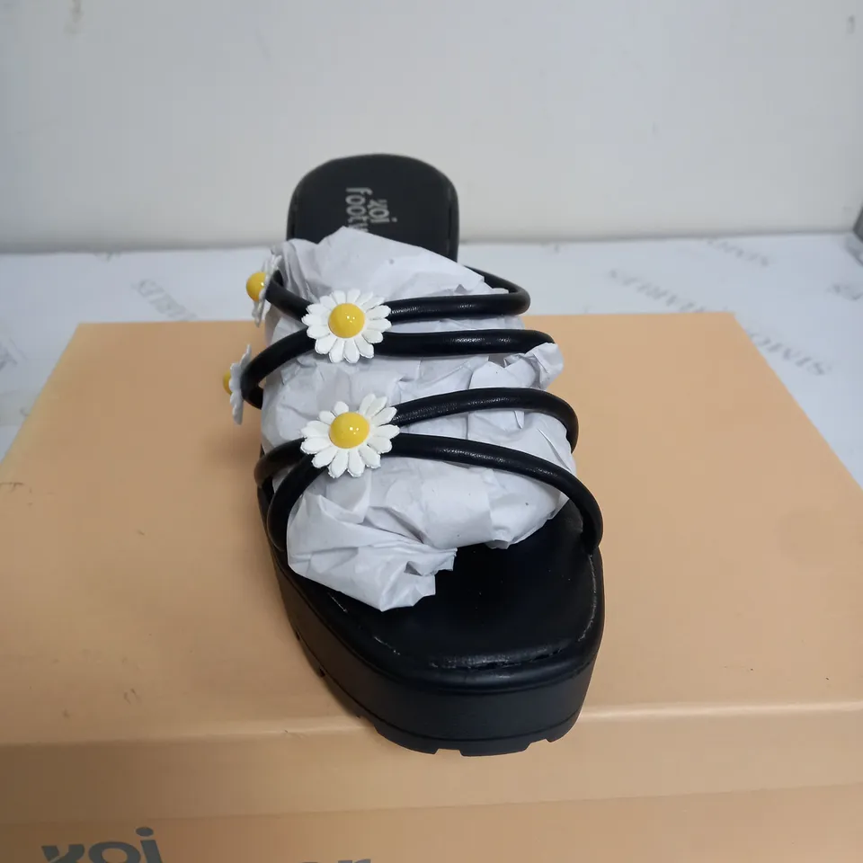 BRAND NEW BOXED PAIR OF KOI VEGAN LEATHER BLOOMING DAISY OASIS STRAPPY SLIDERS IN BLACK UK SIZE 4