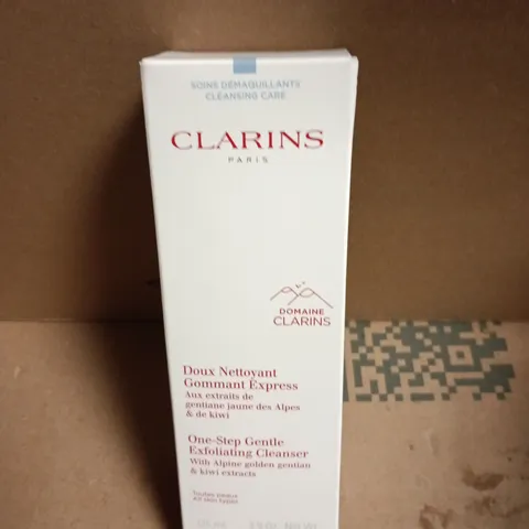 CLARINS PARIS ONE-STEP GENTLE EXFOLIATING CLEANSER – 125 ML