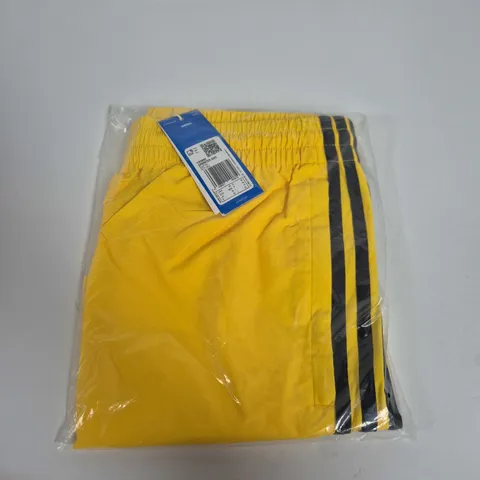 ADIDAS YELLOW SPRINTER SHORTS SIZE M