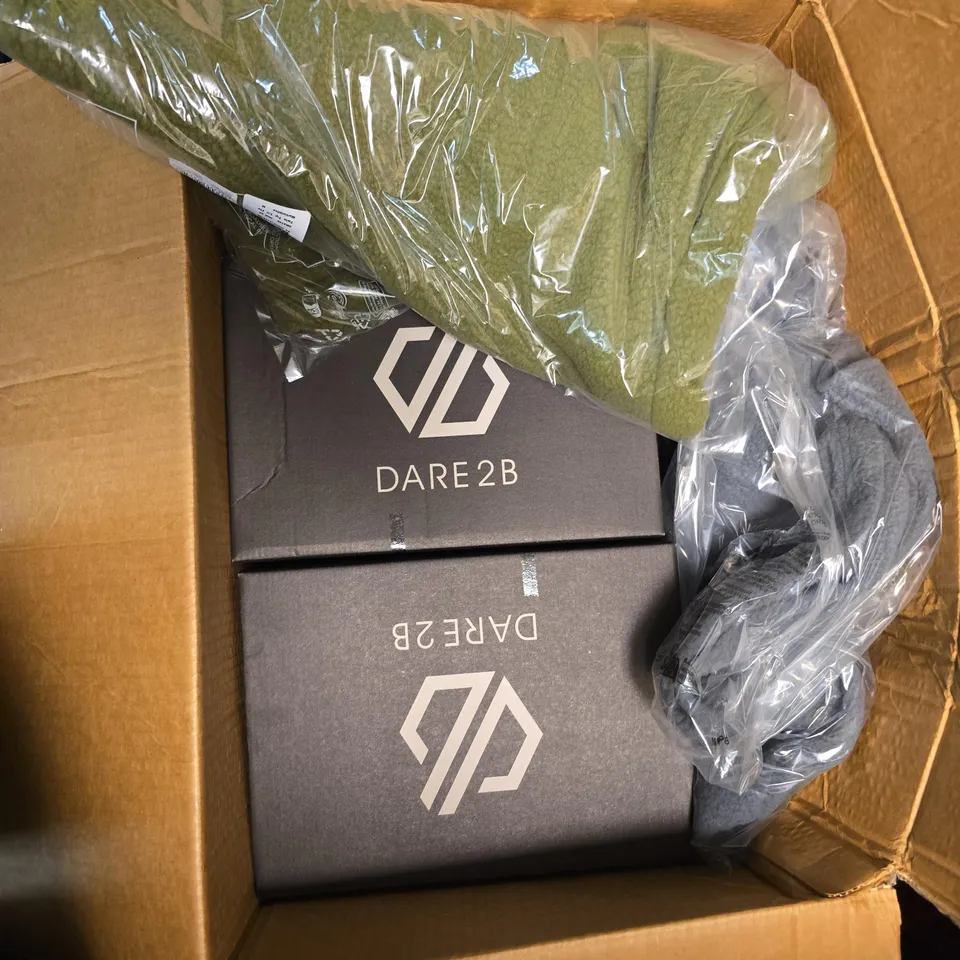 BOX OF APPROXIMATELY 12 ASSORTED BRAND NEW REGATTA ITEMS TO INCLUDE: DARE2BE TWIN TIP HALF FLEECE 