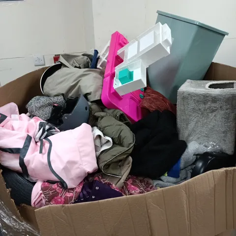 PALLET OF A LARGE QUANTITY OF ASSORTED ITEMS INCLUDING CORE  CYCLING HELMET , TEFAL FRYING PAN , BIKE HANDLE BAR AND VARIOUS CLOTHING ITEMS 