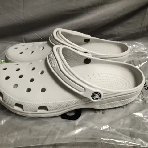 CROCS CLASSIC WHITE CLOGS – UK 10 (EU 45-46)