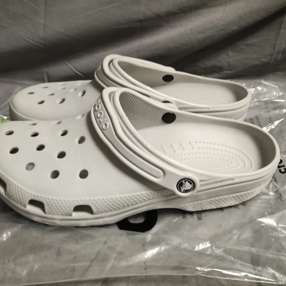 CROCS CLASSIC WHITE CLOGS – UK 10 (EU 45-46)
