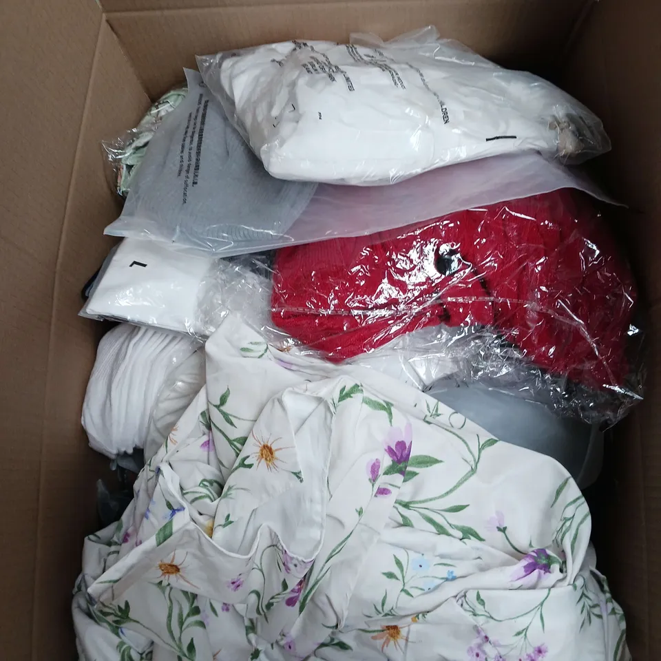 LARGE BOX OF APPROXIMATELY 20 ASSORTED CLOTHING ITEMS IN VARIOUS SIZES, STYLES AND COLOUR 