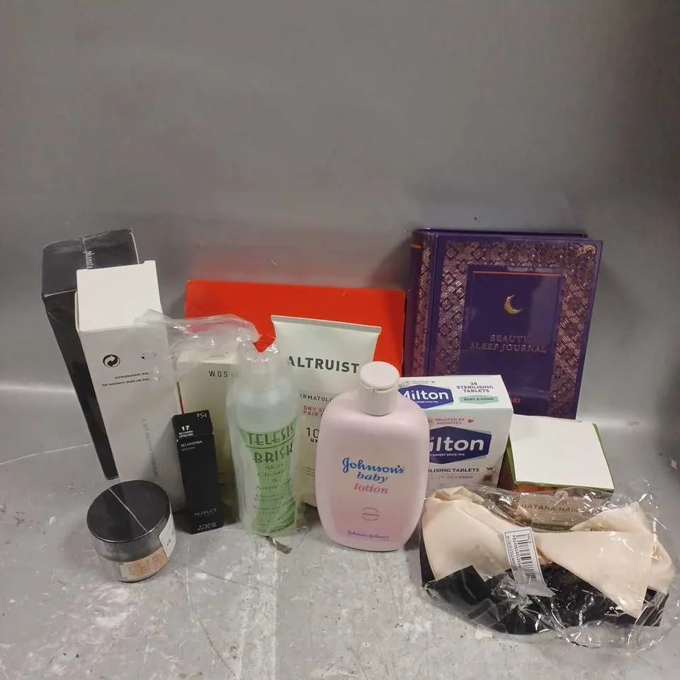 APPROXIMATELY 20 ASSORTED COSMETIC ITEMS TO INCLUDE - SANCTUARY SPA BEAUTY SLEEP JOURNAL - GRUUM SKINCARE KIT - ALTRUIST DRY SKIN REPAIR CREAM - ETC