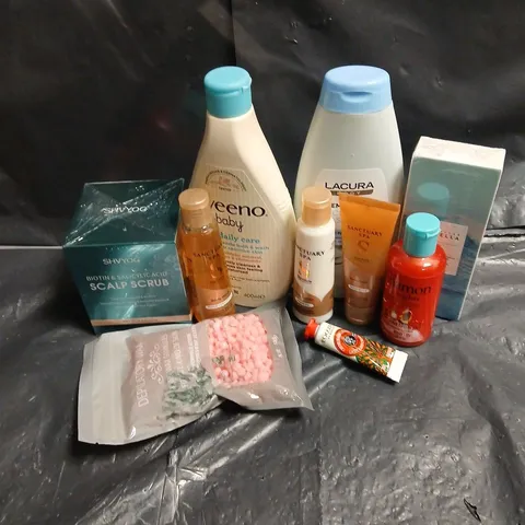 APPROXIMATEY 20 ASSORTED HEALTH AND BEAUTY PRODUCTS TO INCLUDE - AVEENO BABY DAILY CARE - SANCTUARY SPA BODY LOTION - MADAGASCAR CENTELLA WATER-FIT SUN SERUM - ETC