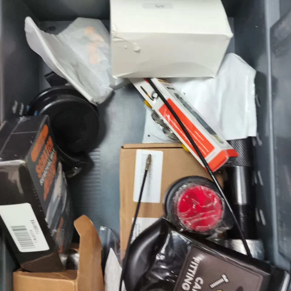 APPROXIMATELY 10 ASSORTED VEHICLE PARTS/ACCESSORIES TO INCLUDE METAL POLISH, SCRATCH REPAIR, SPRAY GUN ATTACHMENT ETC