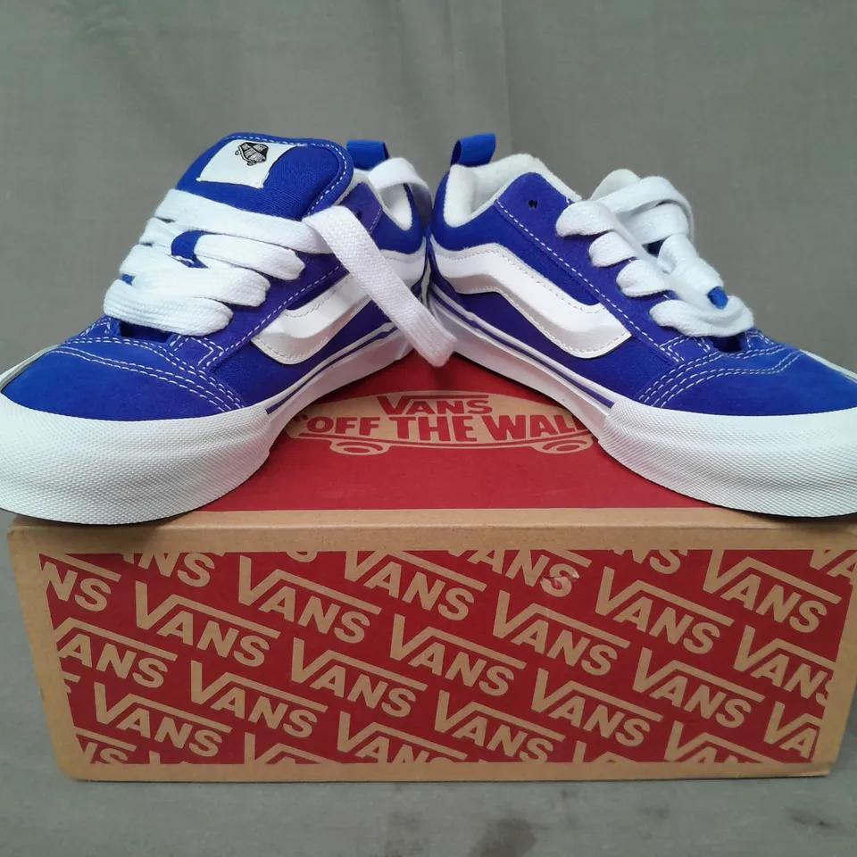 BOXED PAIR OF VANS KNU SKOOL KID'S SHOES IN BLUE/WHITE UK SIZE 2