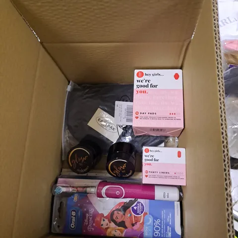 BOX OF APPROXIMATLY 20 ITEMS TO INCLUDE WIGS, ORAL B TOOTHBRUSH, HAIR BRUSH ETC