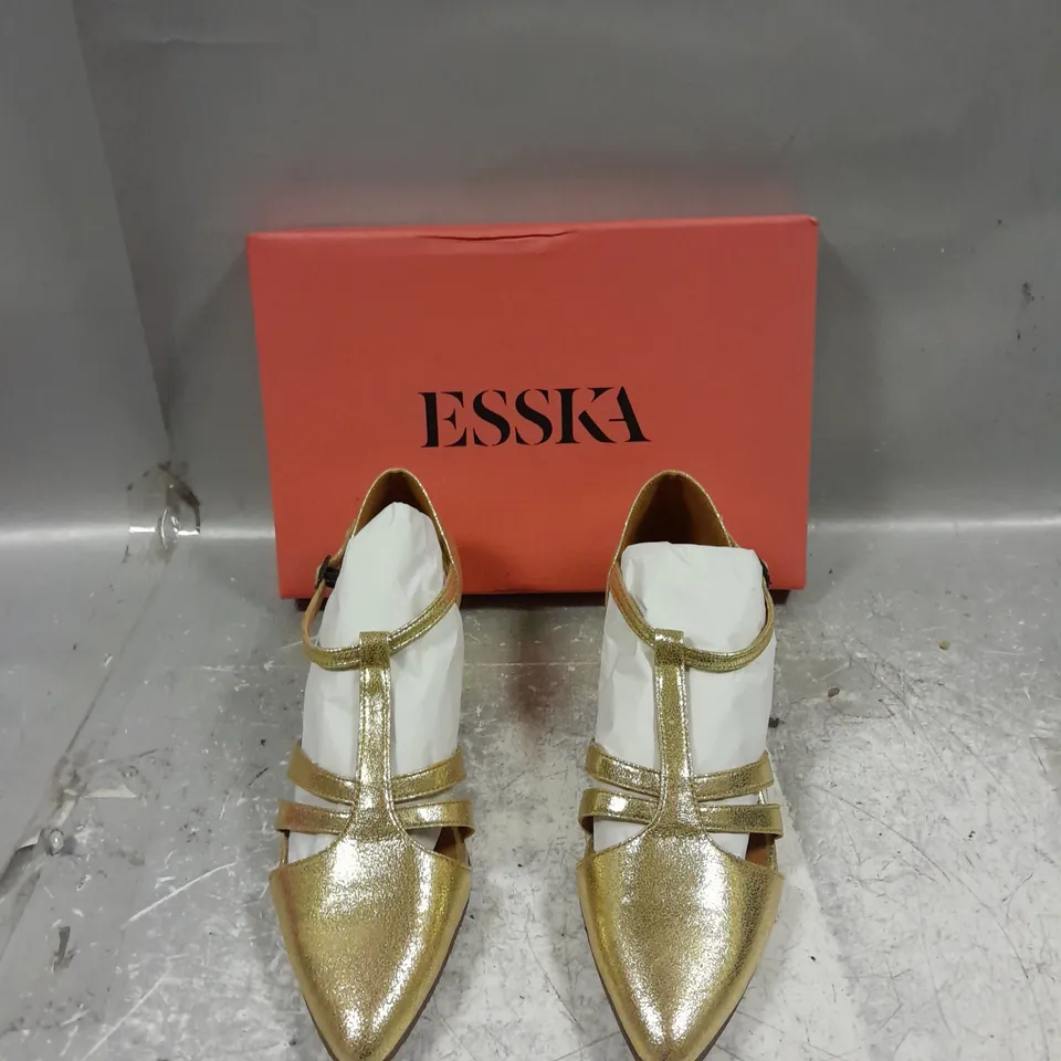BOXED PAIR OF ESSKA LINA HEELS IN VEGAN GOLD SIZE 40 