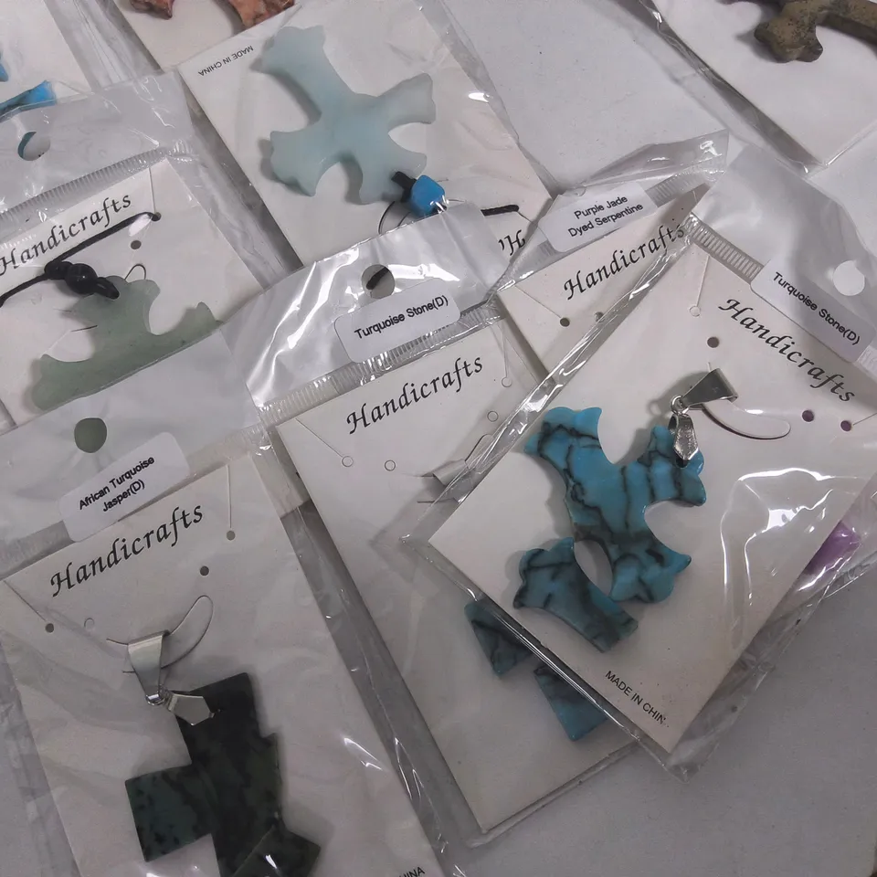 LOT OF APPROXIMATELY 20 ASSORTED HANDICRAFTS CRUCIFIX NECKLACE PENDANTS