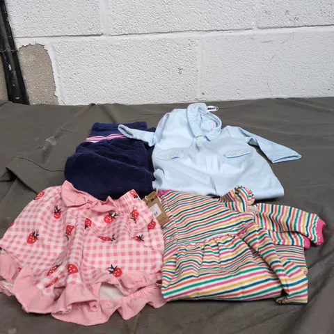 BOX OF APPROXIMATELY 20 ASSORTED CLOTHES/CHILDRENS CLOTHES TO INCLUDE KIDS BLUE TROUSERS, KIDS STRAWBERRY SHORTS, KIDS STRIPED DRESS ETC
