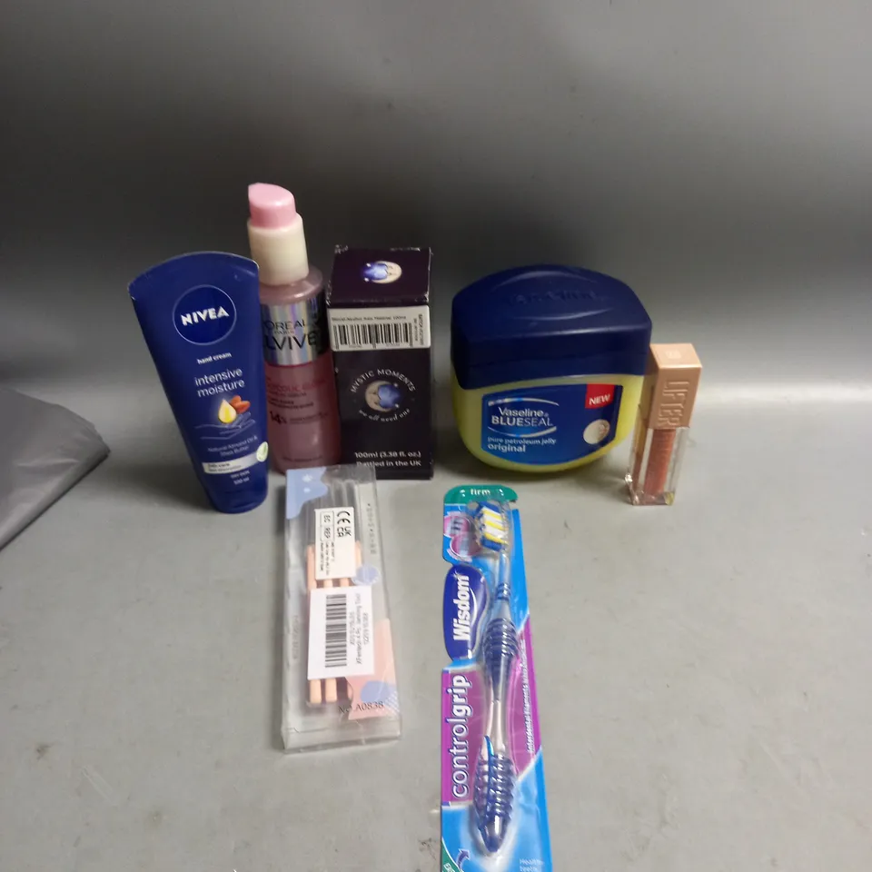 BOX OF APPROXIMATELY 20 COSMETIC ITEMS TO INCLUDE - VASELINE JELLY - NIVEA HAND CREAM - WISDOM TOOTHBRUSH - ETC 